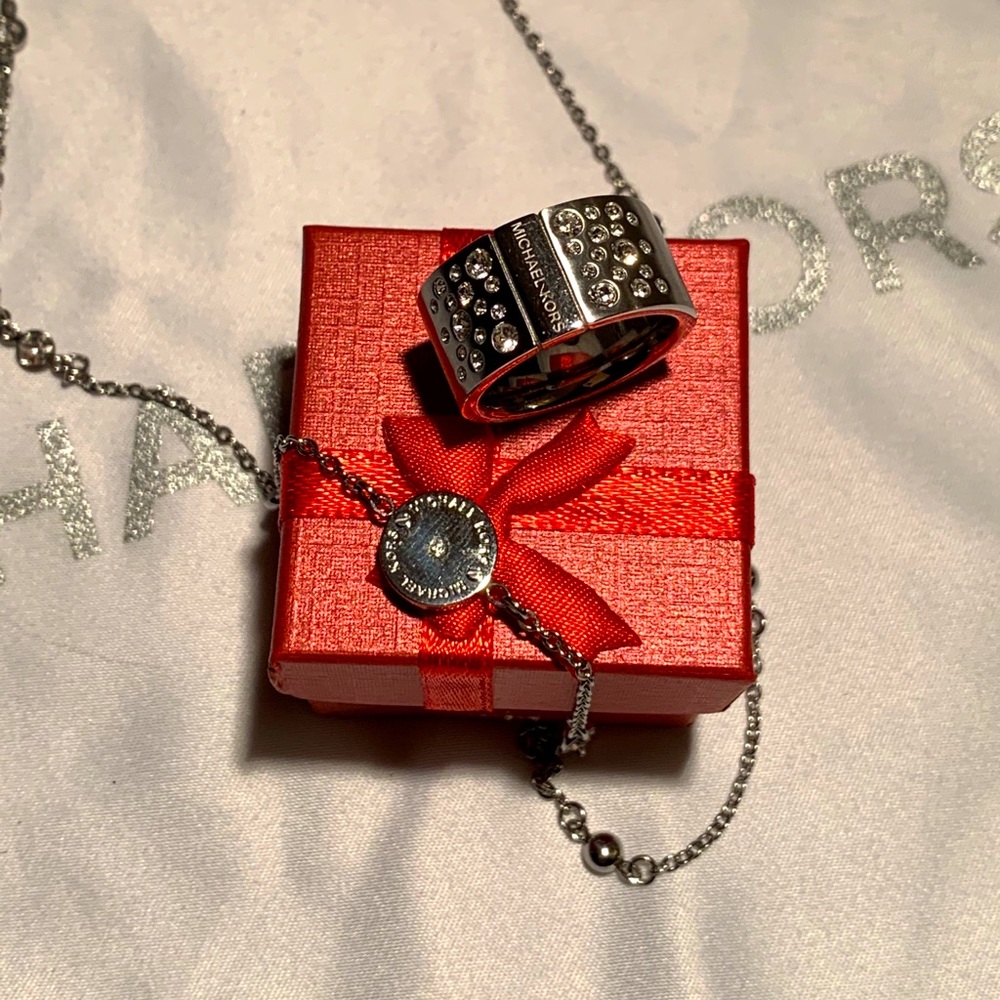 SET~MICHAEL KORS🤩🤍 ”MK SILVER NECKLACE AND RING”
